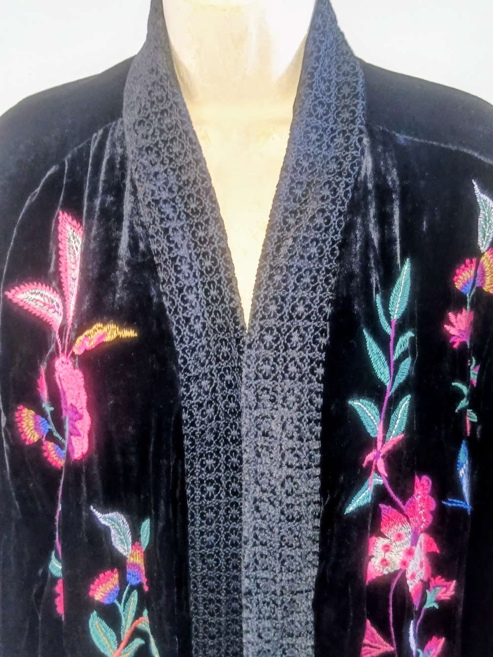 JOHNNY WAS SANDRA EMBROIDERED VELVET WIDE CUFF KIMONO BLACK SZ 2XL NWOT $395 - Picture 2 of 7